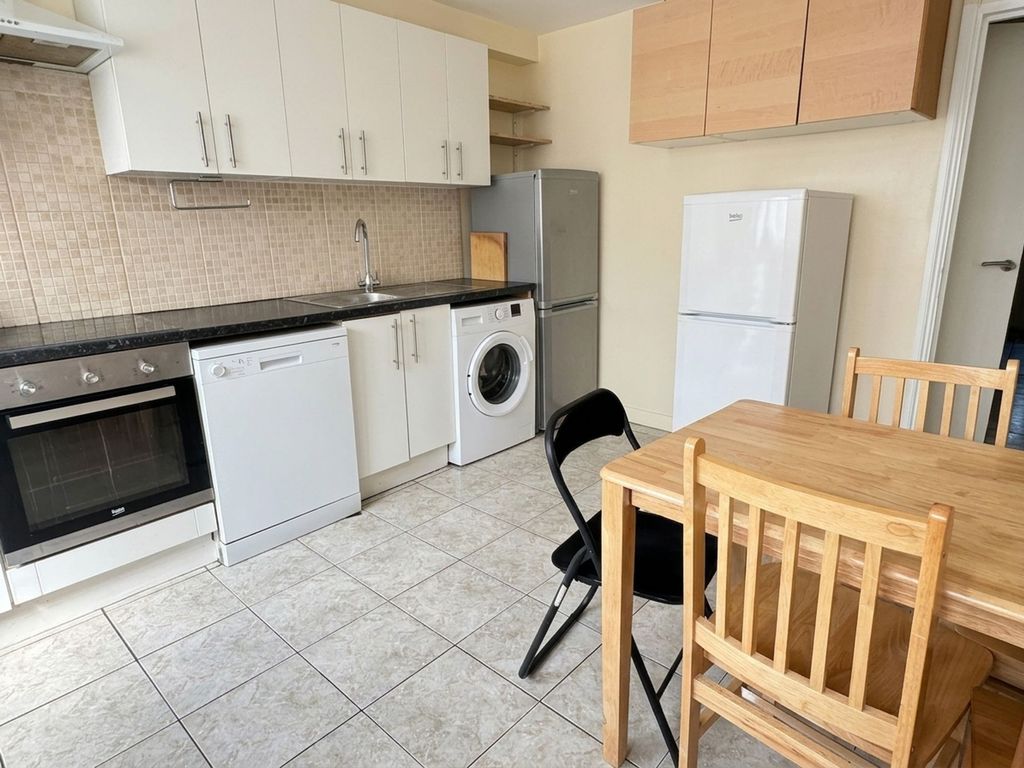 Property photo 2 of 12 Kitchen (2)