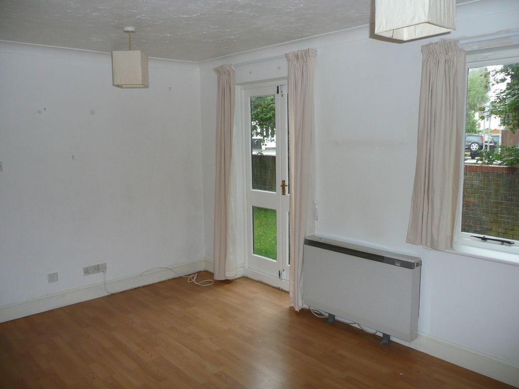 Property photo 2 of 9 28 Elmer Mews 001