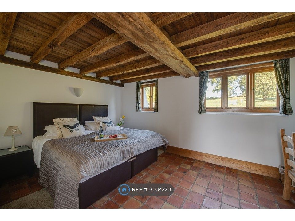 Property photo 2 of 15 Super King Size Bedroom