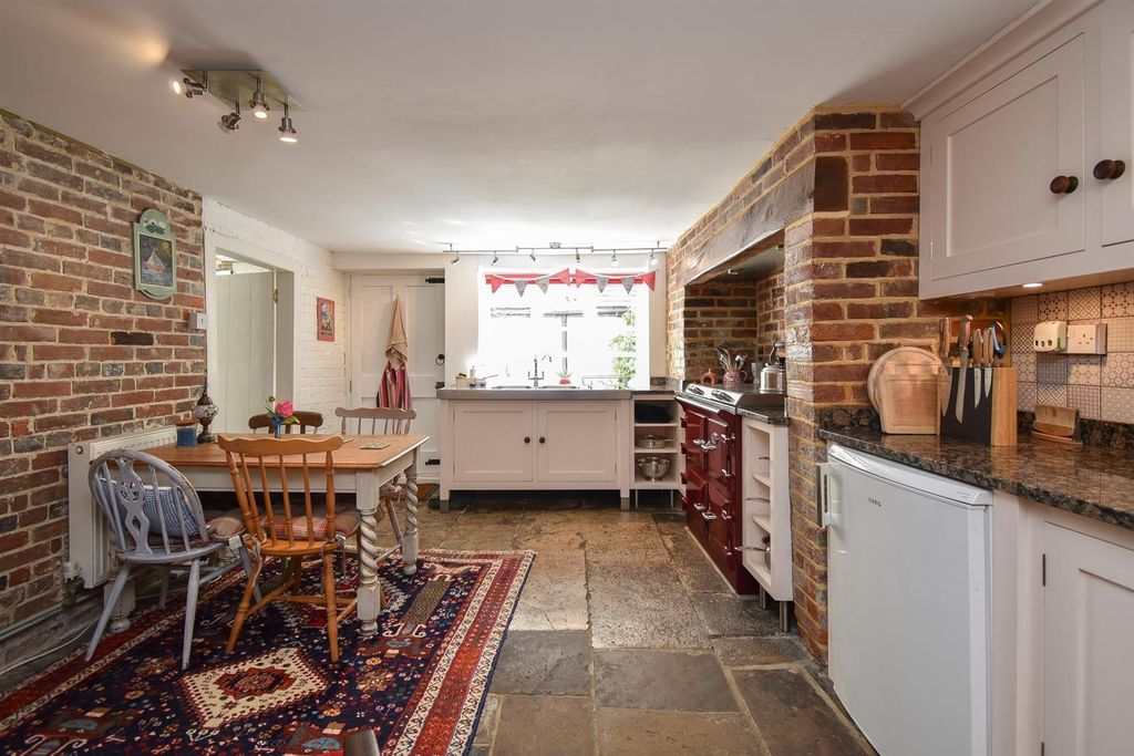 Property photo 3 of 27 Kitchen/Diner