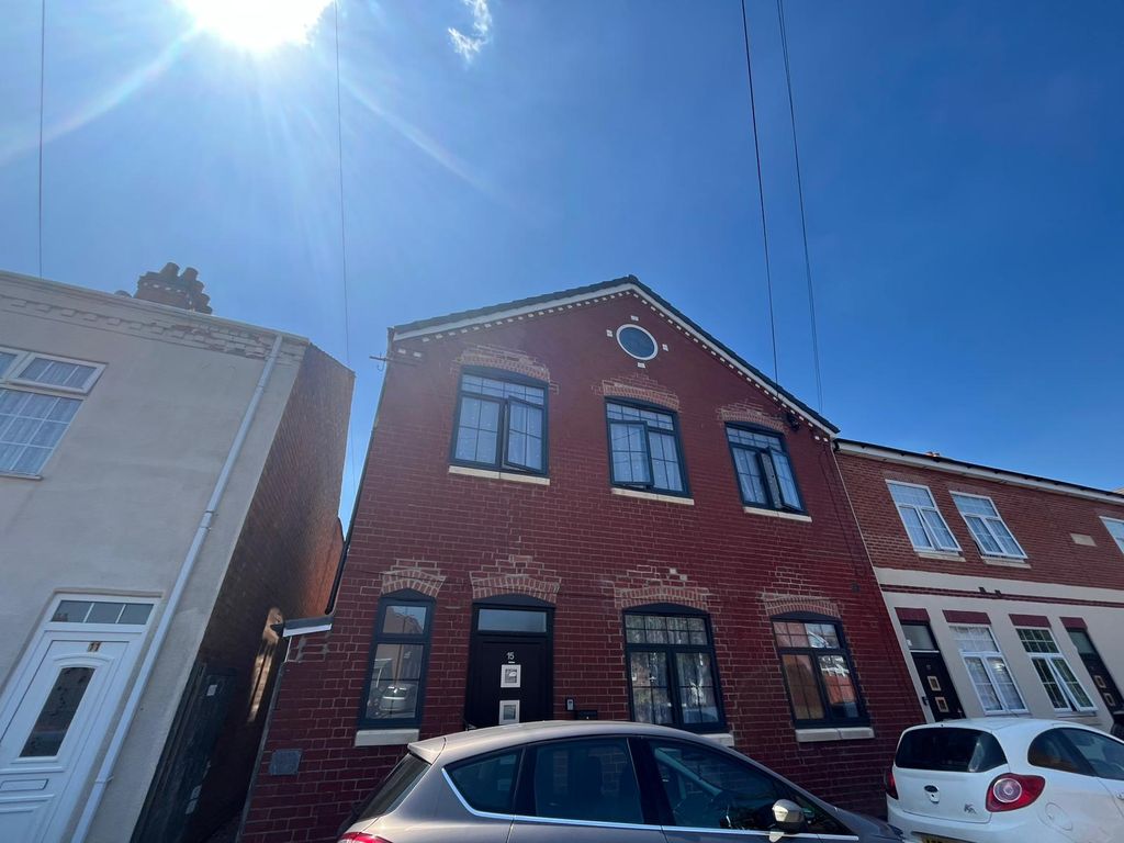 Property photo 1 of 5