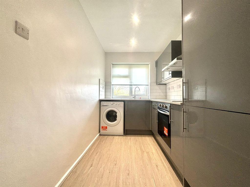 Property photo 3 of 7 Kitchen.Jpeg