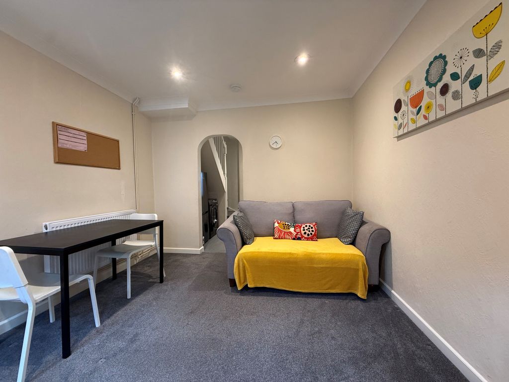 Property photo 2 of 15 4