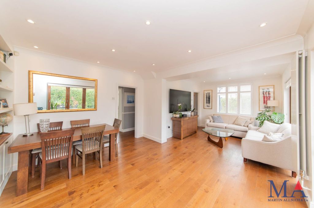 Property photo 2 of 39