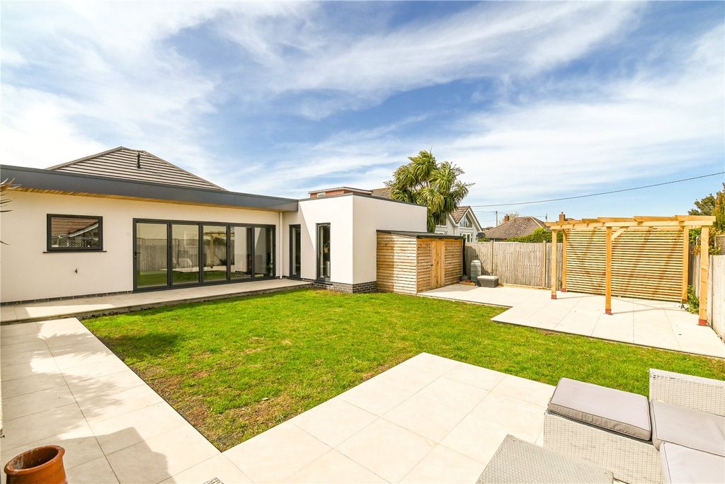 Property photo 1 of 23 Picture No. 14