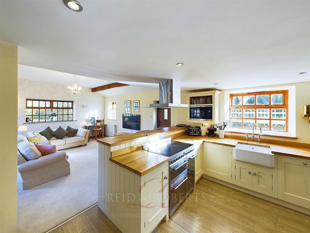 Property photo 3 of 42 Cam03999G0-Pr0039-Still030.Jpg