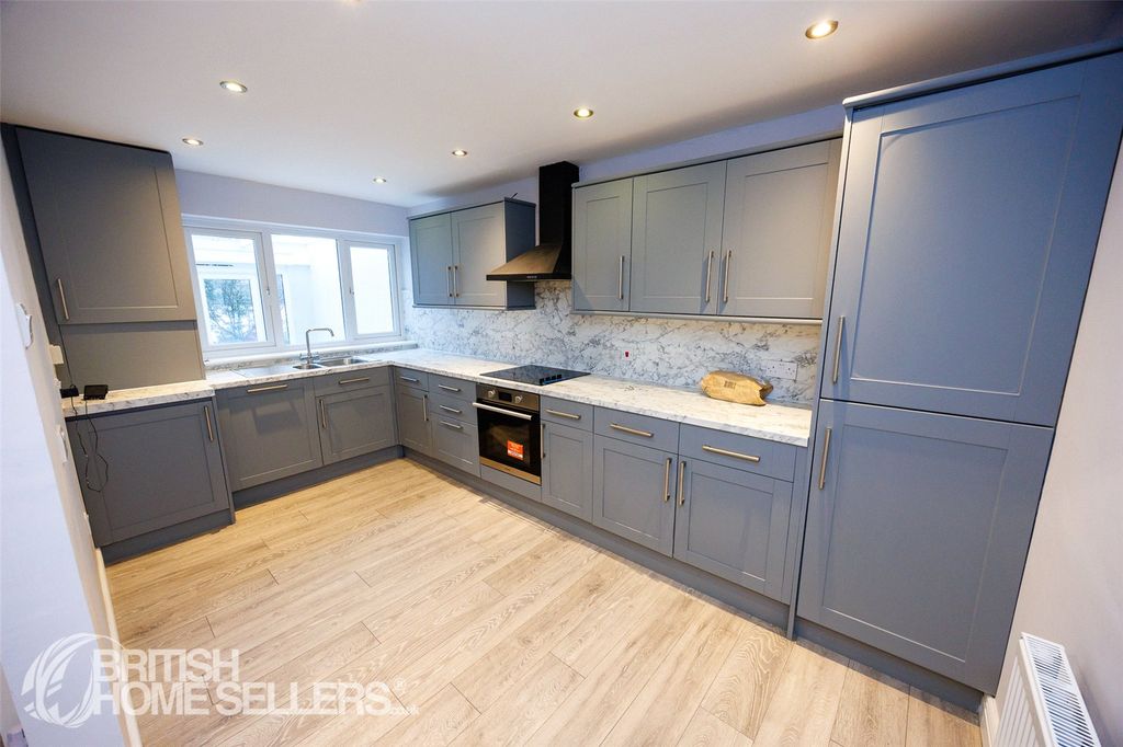 Property photo 3 of 41 Picture No. 23