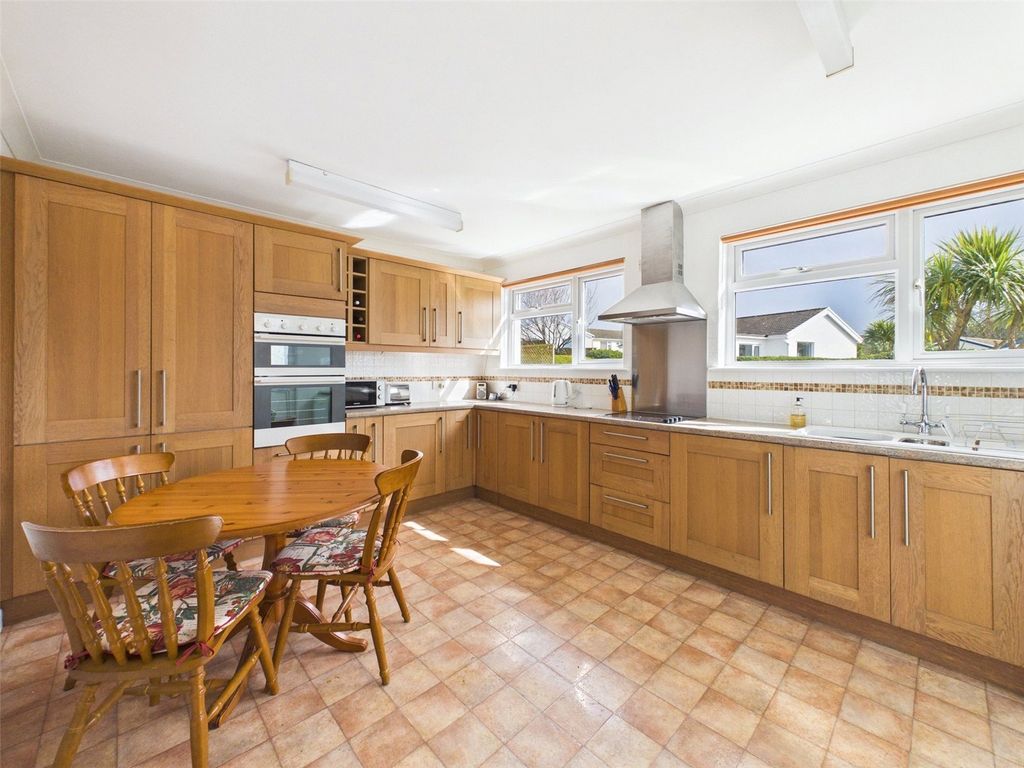 Property photo 3 of 16 Picture No. 27