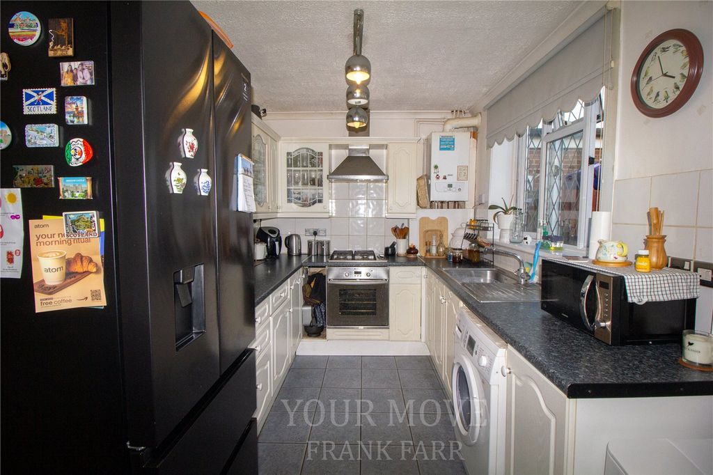 Property photo 3 of 9 Kitchen