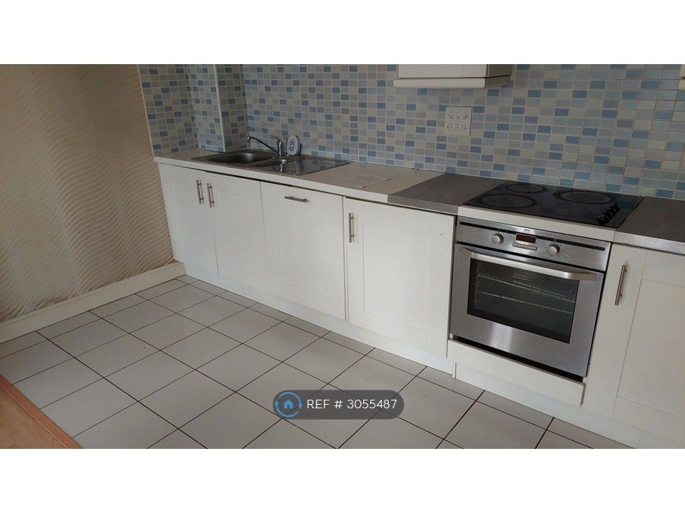 Property photo 3 of 7 Kitchen