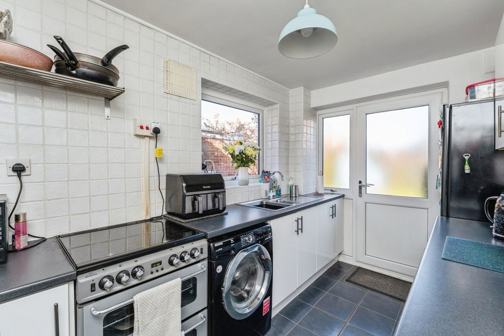 Property photo 3 of 16 Kitchen