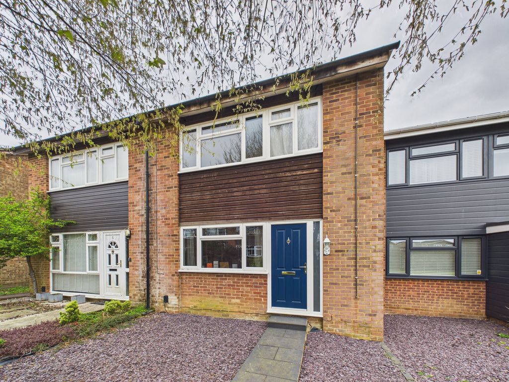 Property photo 1 of 13 6 Fallowfield