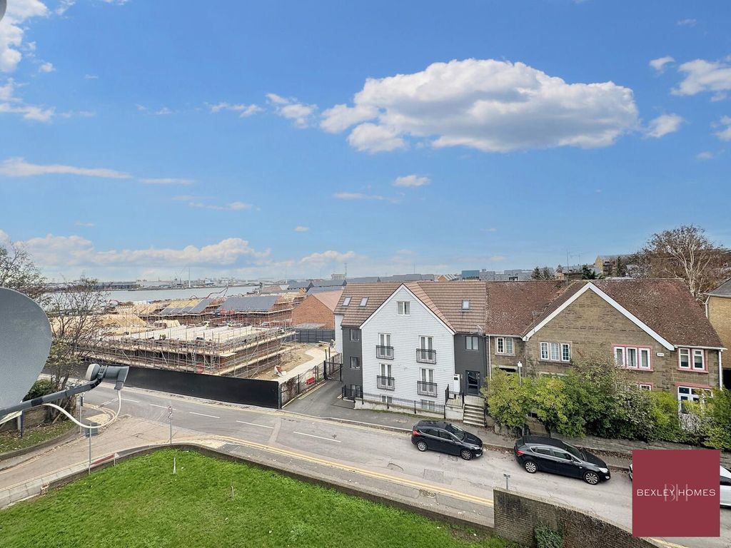 Property photo 2 of 6 Front (Exterior)