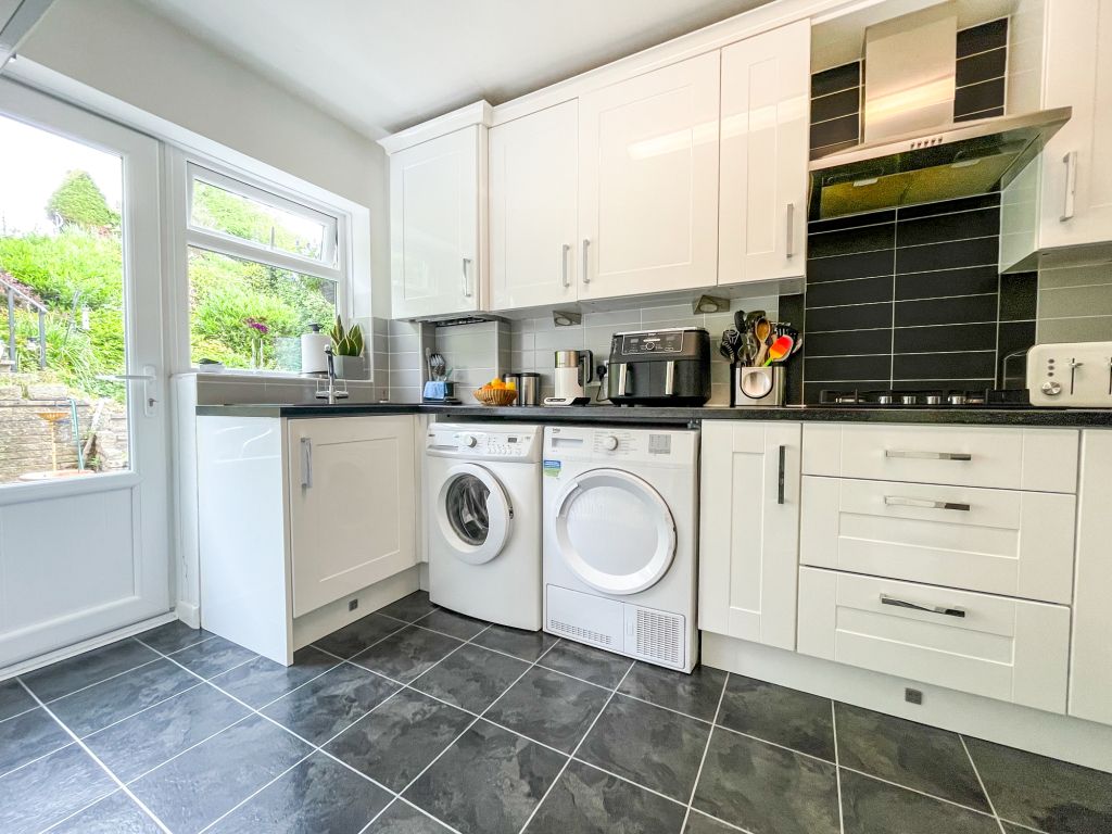 Property photo 2 of 18 Kitchen