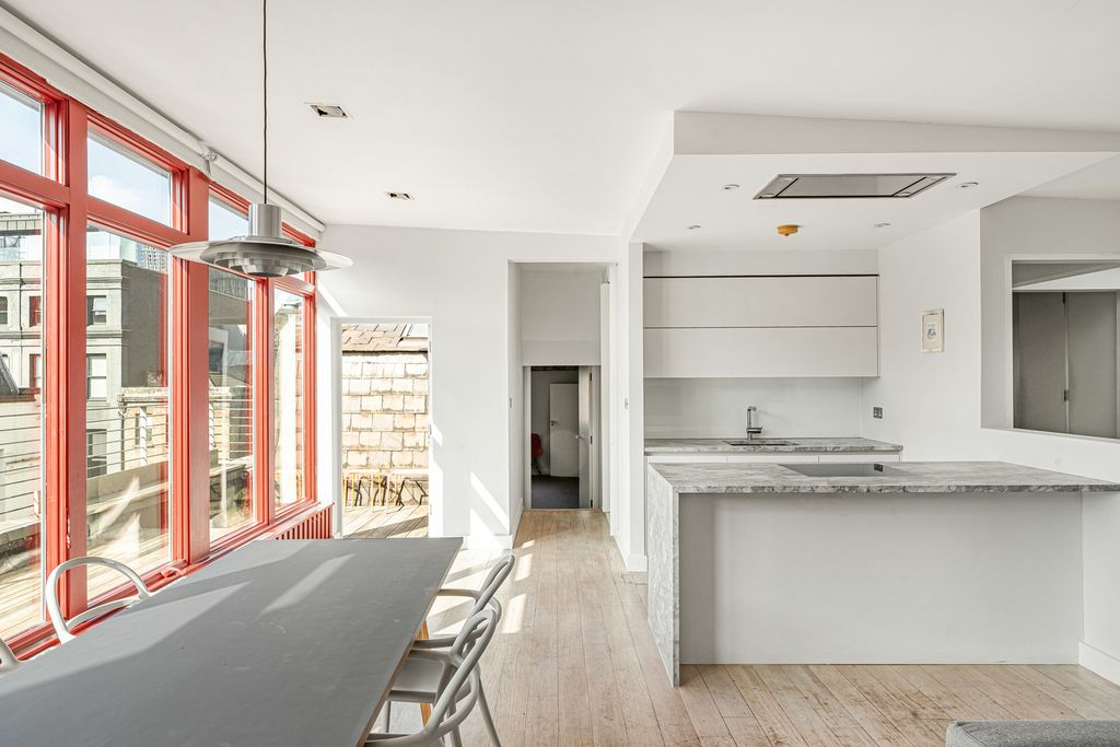 Property photo 3 of 19 Reception/Kitchen