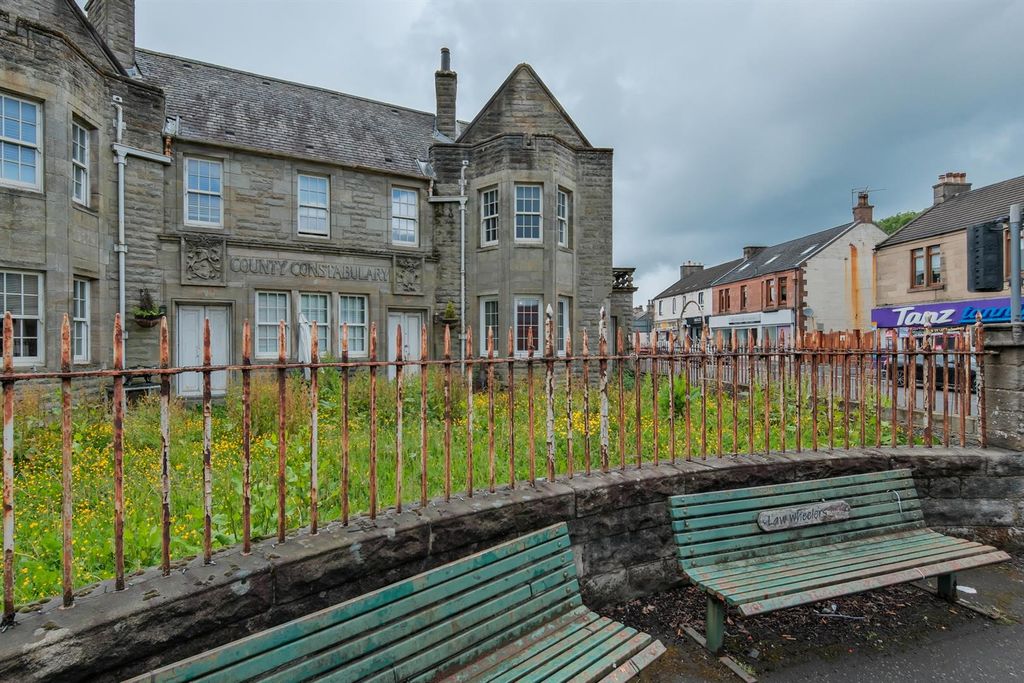 Property photo 1 of 23 020-9 Walkers Court Newmains.Jpg