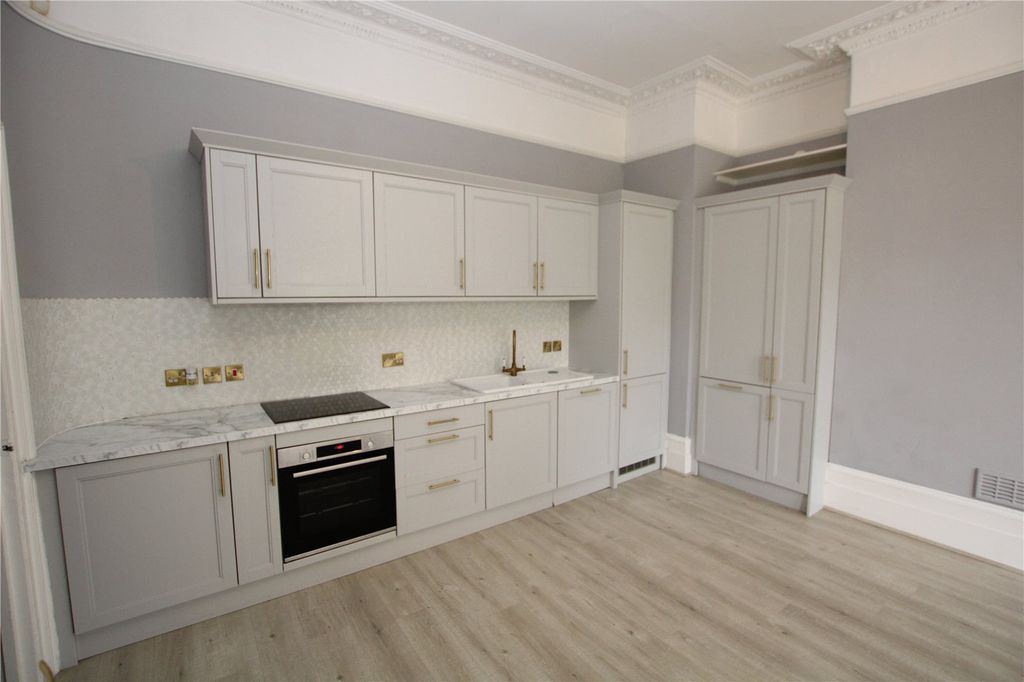 Property photo 3 of 11 Picture No. 06
