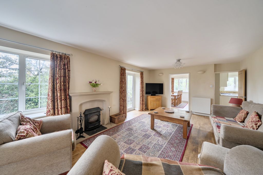 Property photo 3 of 32