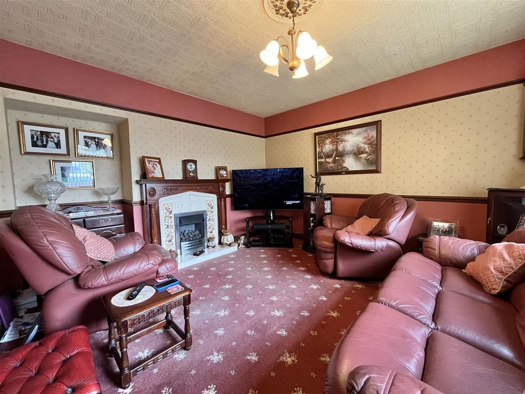 Property photo 3 of 10 Lounge