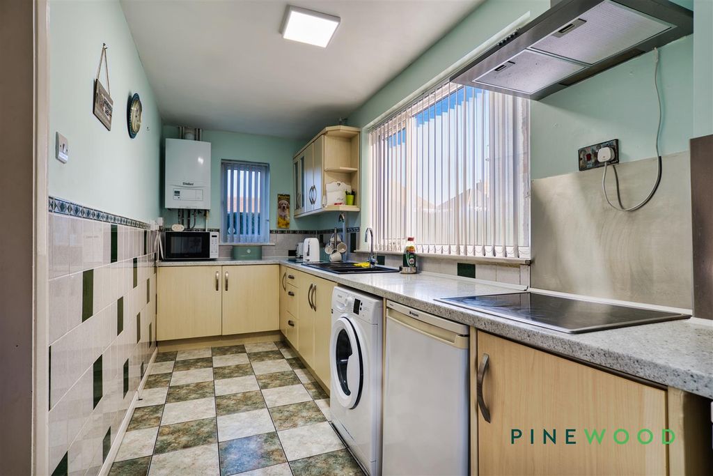 Property photo 3 of 23 Kitchen