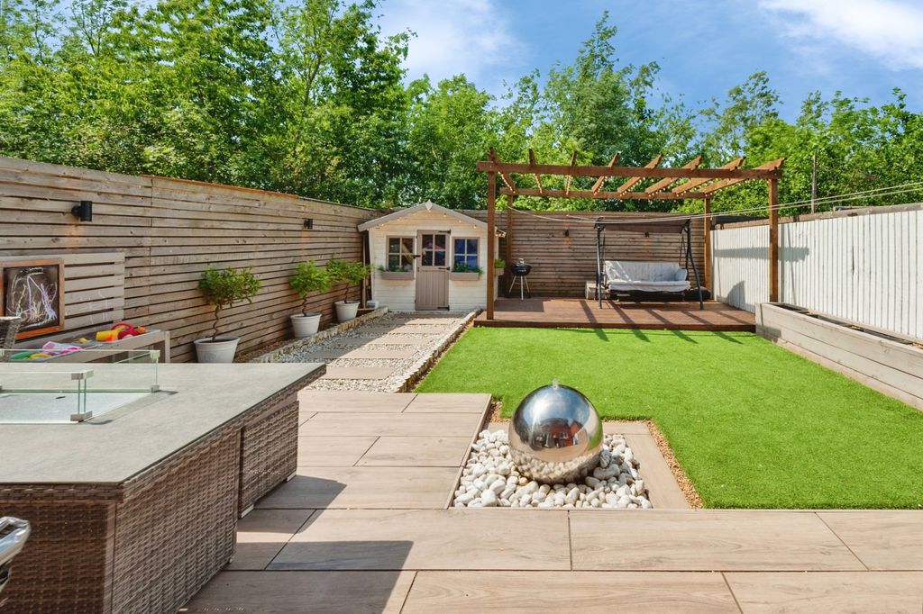 Property photo 3 of 22 Pbox-Img.Jpg