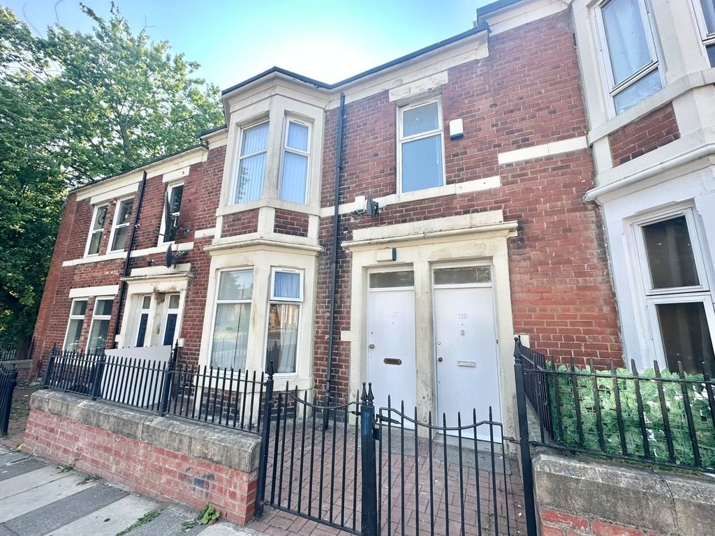 Property photo 1 of 8 3 Bed Upper Flat