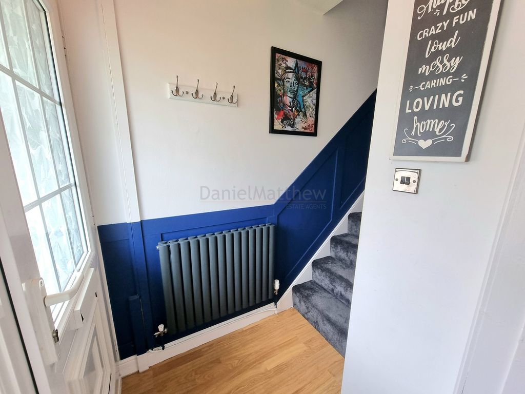 Property photo 2 of 21 Hallway