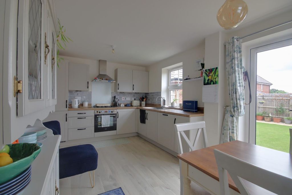 Property photo 3 of 12 Kitchen/Diner