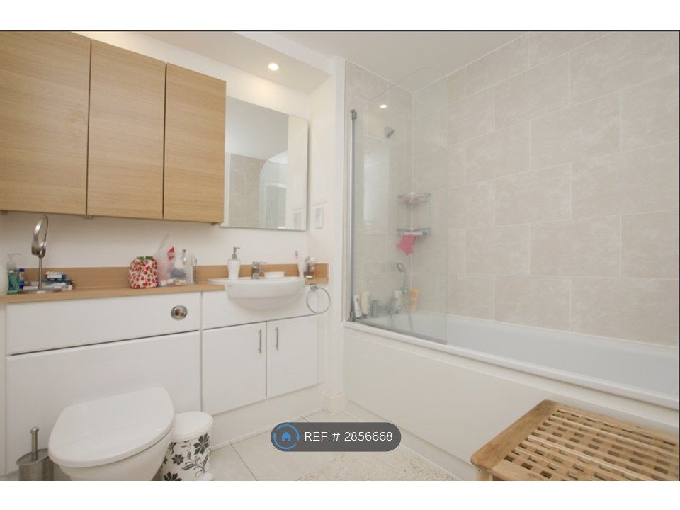 Property photo 3 of 22 Big Bathroom