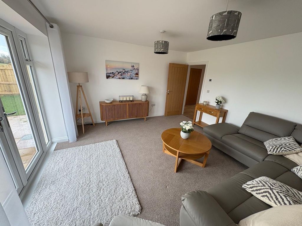 Property photo 3 of 19 Sitting Room