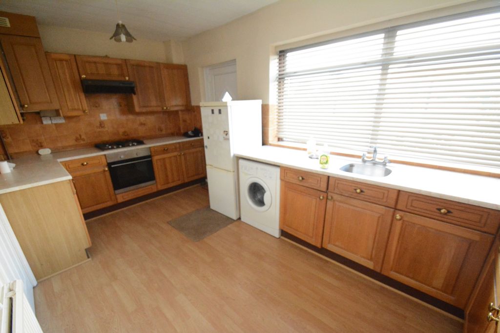 Property photo 3 of 12 Kitchen