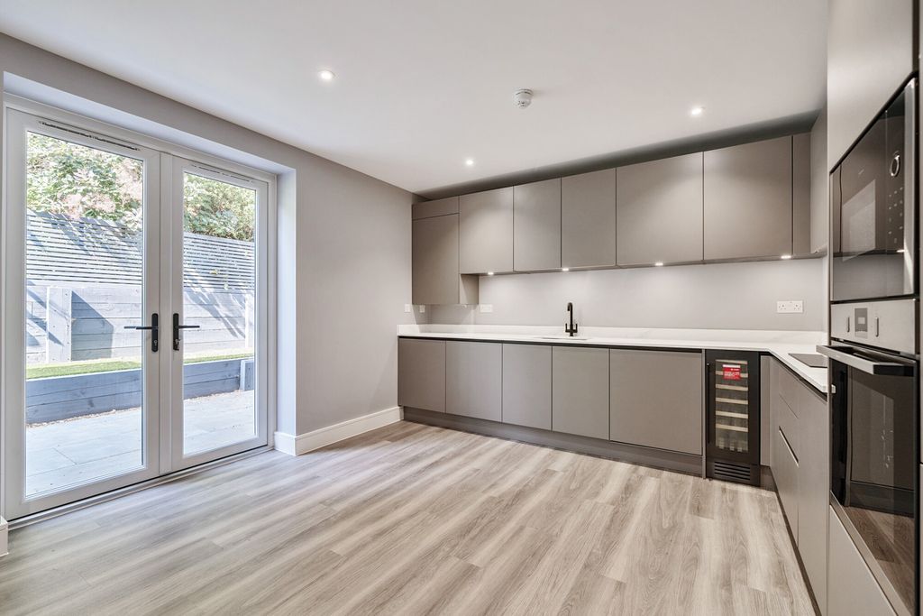 Property photo 3 of 13 1313802-8-68542B7...