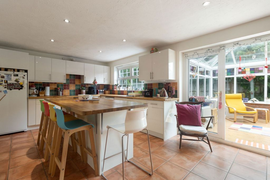 Property photo 2 of 24