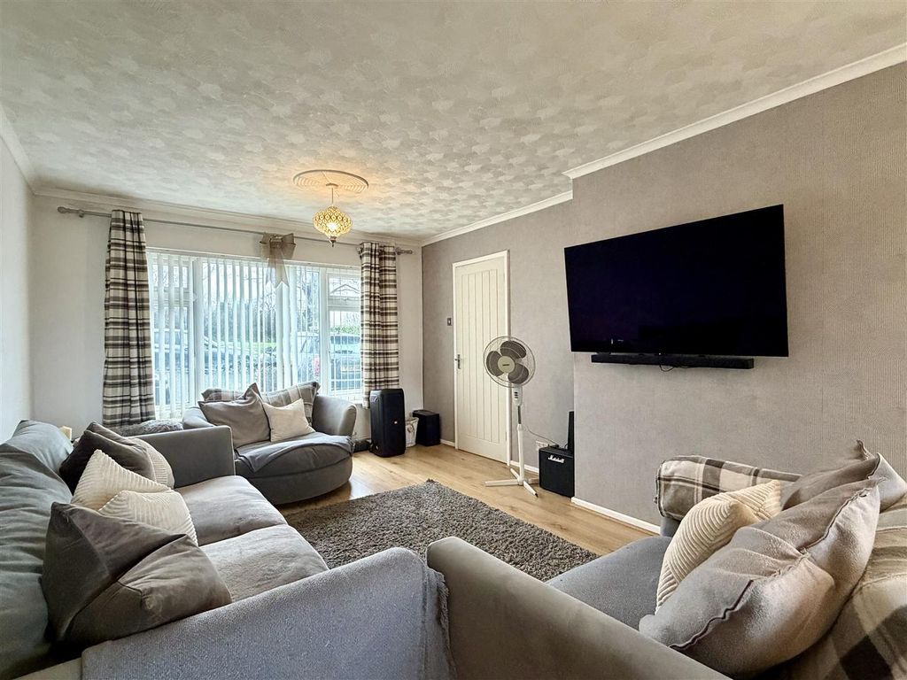 Property photo 2 of 18 Lounge/Dining Room