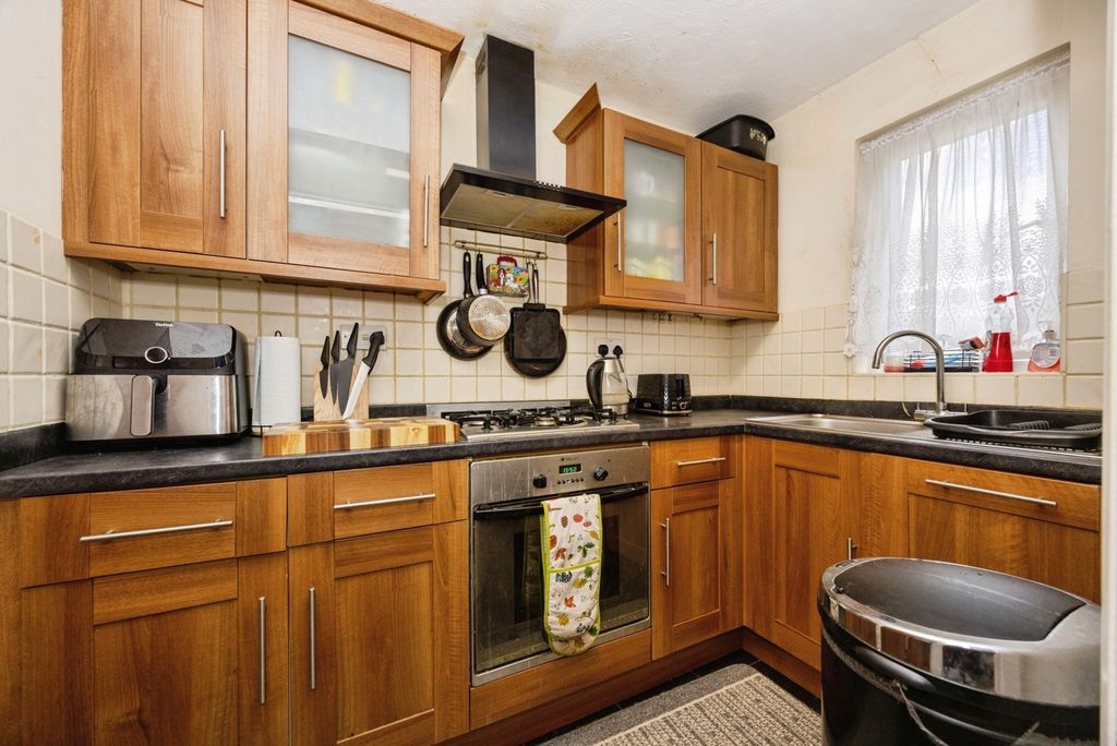 Property photo 3 of 20 Pbox-Img.Jpg