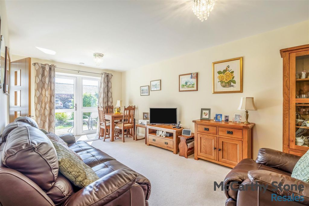 Property photo 2 of 25 8689659-Interior07.Jpg