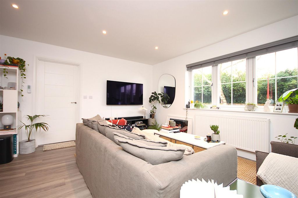 Property photo 2 of 8 Living Room