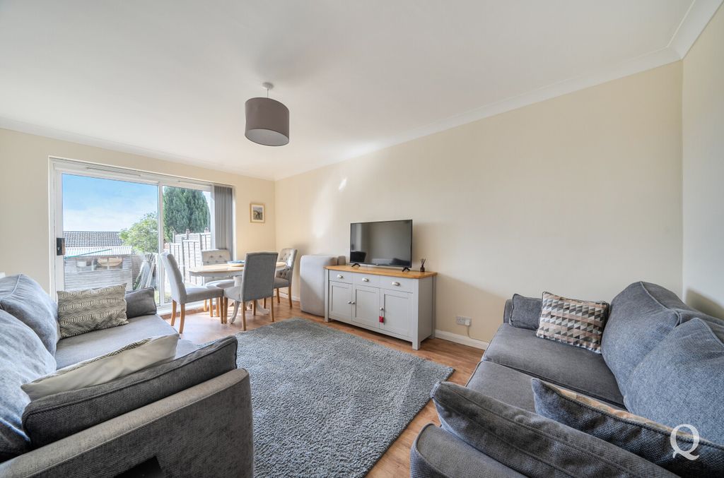 Property photo 2 of 25 6F8d2B81-Ccfc-486...