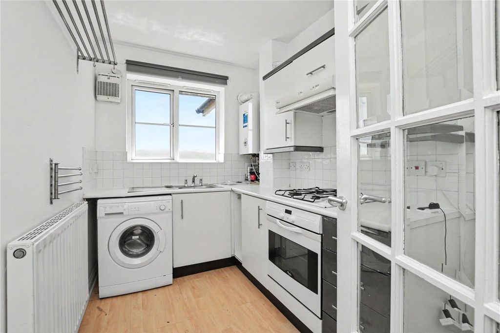 Property photo 2 of 8 Picture No. 29