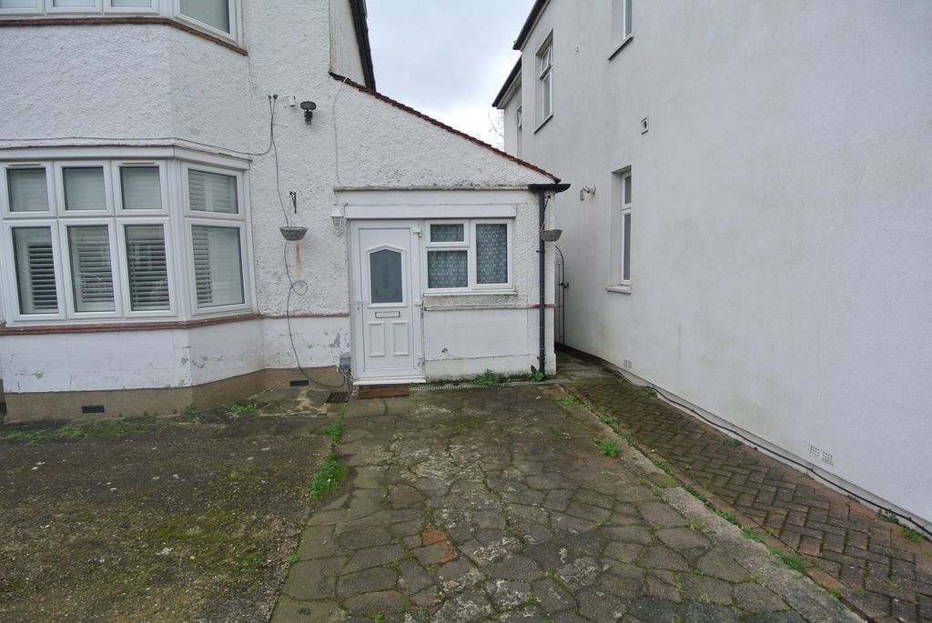 Property photo 1 of 4 Studio To Rent Tannsfield Road, London Se26