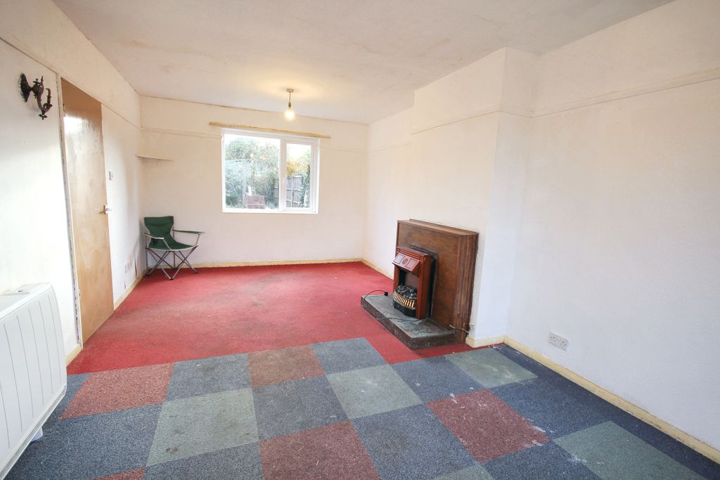 Property photo 3 of 11 Living Room