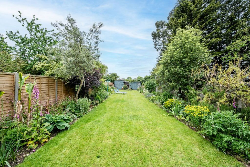 Property photo 2 of 25