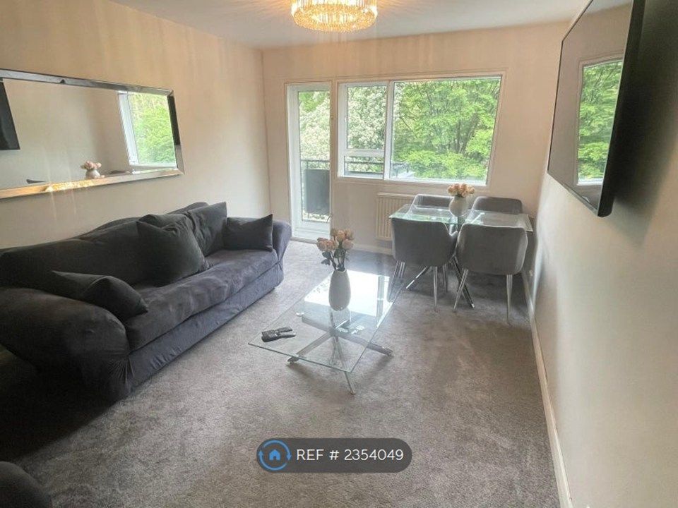 Property photo 2 of 8 Lounge