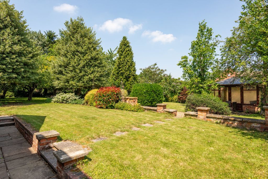 Property photo 2 of 20 Gardens