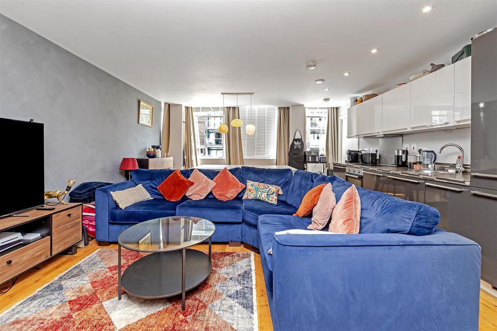 Property photo 2 of 15 1Meddcourt-11.Jpg