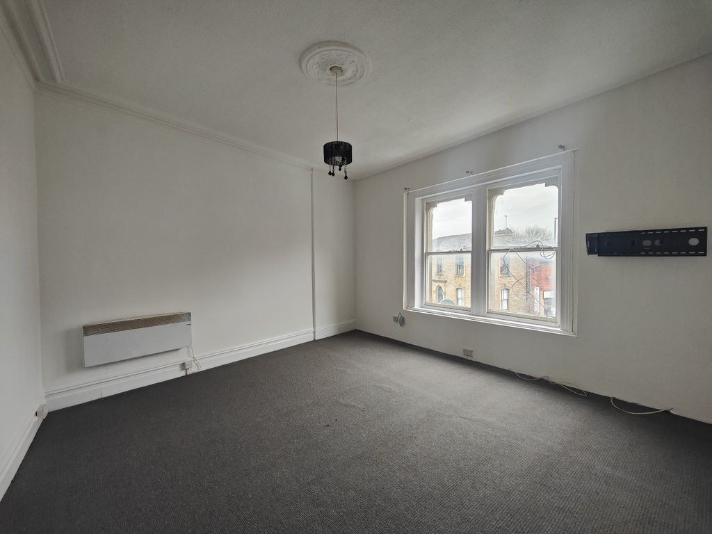 Property photo 2 of 11 Picture No. 27
