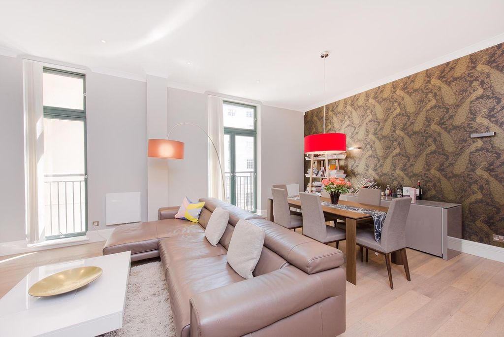 Property photo 2 of 20 Living Room