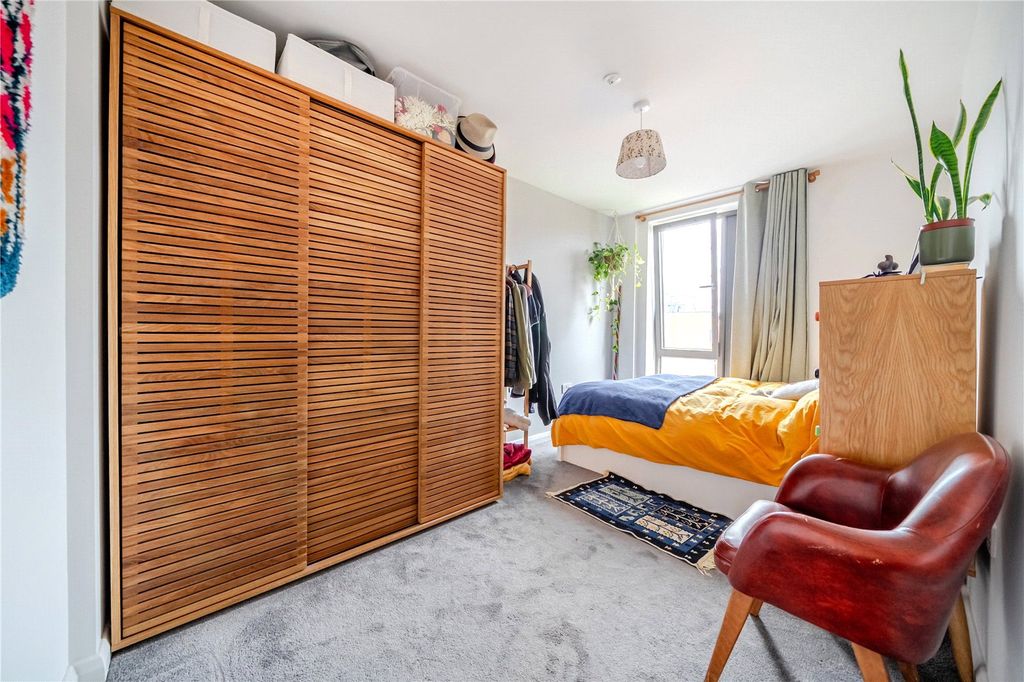 Property photo 3 of 24 Bedroom