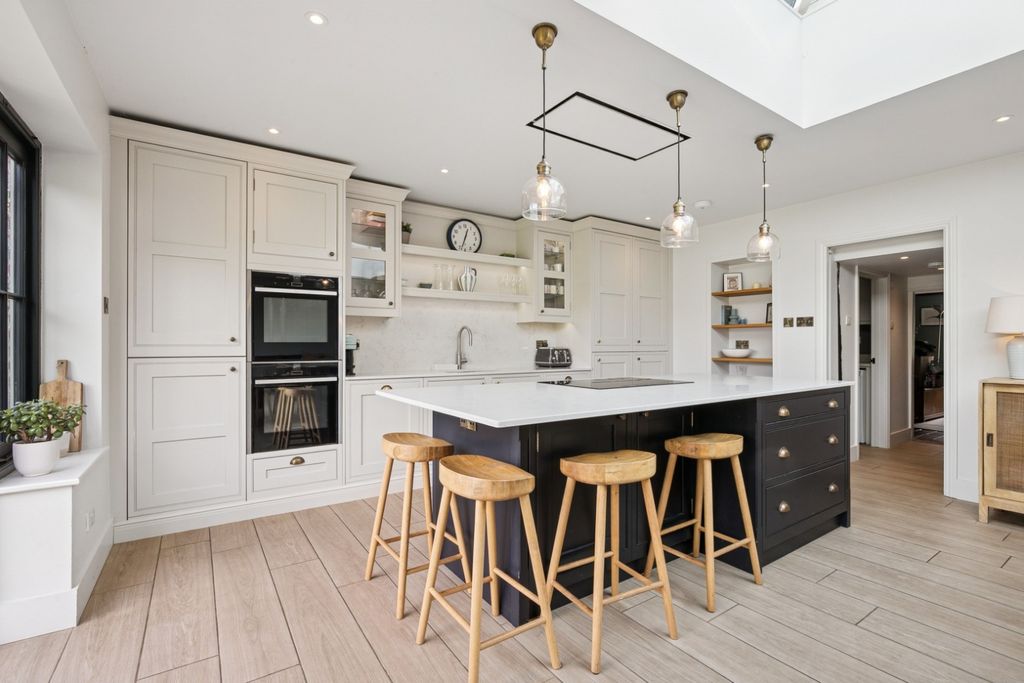 Property photo 2 of 26 5534741