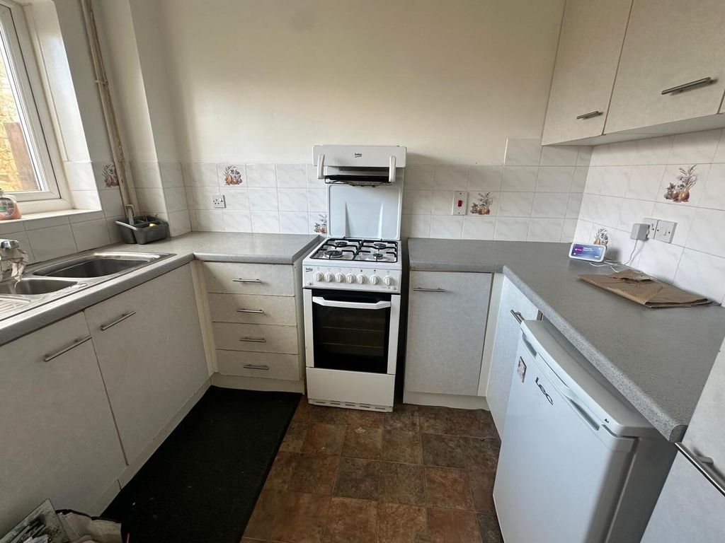 Property photo 2 of 11 Kitchen